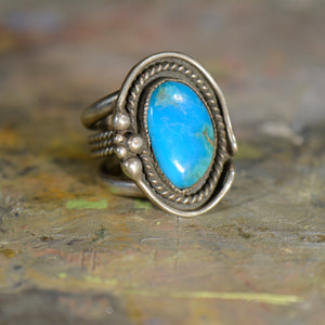 Southwestern style vintage silver and turquoise ring. Size 9.