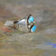 Load image into Gallery viewer, Vintage silver and turquoise ring. Size 11.5
