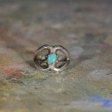 Load image into Gallery viewer, Vintage silver and opal ring. Size 6.5
