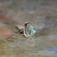 Load image into Gallery viewer, Vintage silver and turquoise ring. Size 4.75
