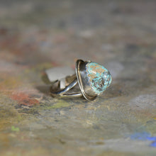 Load image into Gallery viewer, Vintage silver and turquoise ring. Size 4.75
