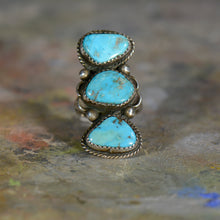 Load image into Gallery viewer, Vintage silver and turquoise ring. Size 7
