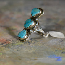 Load image into Gallery viewer, Vintage silver and turquoise ring. Size 7
