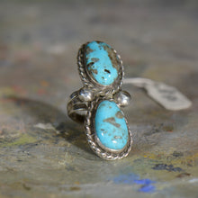 Load image into Gallery viewer, Vintage silver and turquoise ring. Size 4.5
