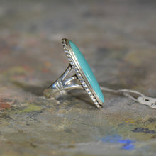 Load image into Gallery viewer, Vintage silver and turquoise ring. Size 6.5
