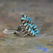 Load image into Gallery viewer, Vintage silver and turquoise ring. Size 6
