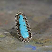 Load image into Gallery viewer, Vintage silver and turquoise ring. Size 5.5
