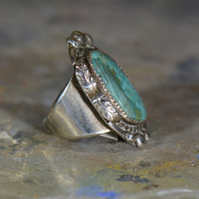 Load image into Gallery viewer, Vintage silver and turquoise ring. Size 9
