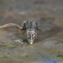Load image into Gallery viewer, Vintage silver ring. Size 10

