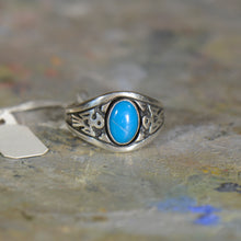 Load image into Gallery viewer, Vintage silver and turquoise ring. Size 9
