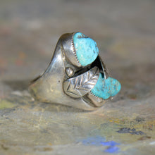 Load image into Gallery viewer, Vintage silver and turquoise ring. Size 10.25
