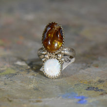 Load image into Gallery viewer, Vintage silver opal and  fire agate ring. Size 8
