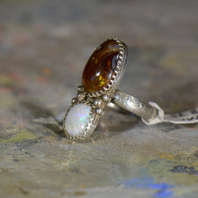 Load image into Gallery viewer, Vintage silver opal and  fire agate ring. Size 8
