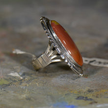 Load image into Gallery viewer, Vintage silver ring. Size 9
