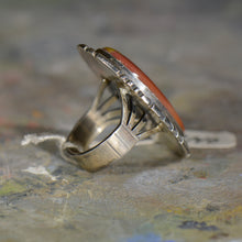 Load image into Gallery viewer, Vintage silver ring. Size 9
