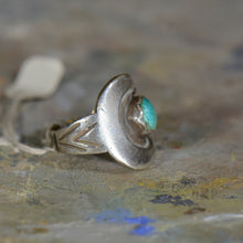 Load image into Gallery viewer, Vintage silver and turquoise ring. Size 8
