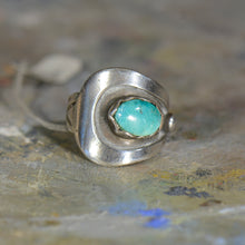 Load image into Gallery viewer, Vintage silver and turquoise ring. Size 8
