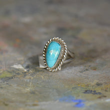 Load image into Gallery viewer, Vintage silver and turquoise ring. Size 4

