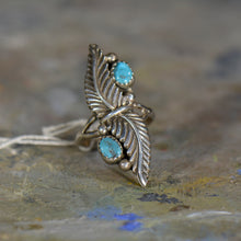 Load image into Gallery viewer, Vintage silver and turquoise ring. Size 7.5
