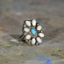 Load image into Gallery viewer, Vintage silver and turquoise ring. Size 4.5
