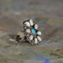 Load image into Gallery viewer, Vintage silver and turquoise ring. Size 4.5

