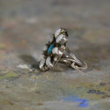 Load image into Gallery viewer, Vintage silver and turquoise ring. Size 4.5
