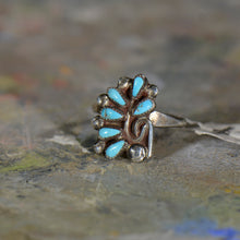 Load image into Gallery viewer, Vintage silver and turquoise ring. Size 6.5

