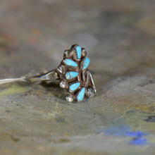 Load image into Gallery viewer, Vintage silver and turquoise ring. Size 6.5

