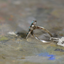 Load image into Gallery viewer, Vintage silver and turquoise ring. Size 6.5
