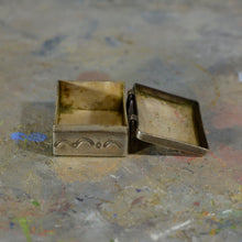 Load image into Gallery viewer, Silver box.

