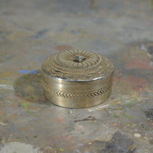 Load image into Gallery viewer, Large Round Silver box.
