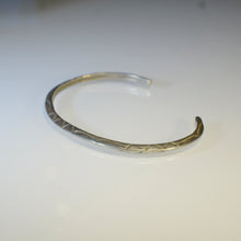 Load image into Gallery viewer, Thin silver bracelet
