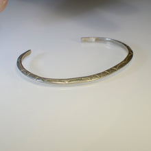 Load image into Gallery viewer, Thin silver bracelet
