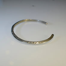 Load image into Gallery viewer, Thin silver bracelet
