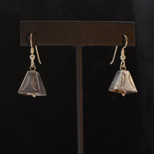 Load image into Gallery viewer, Silver earrings.
